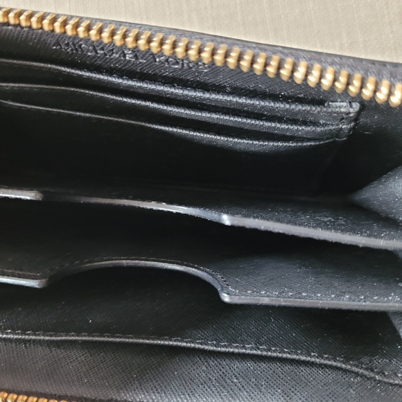 Micheal Kors Wallet - Picture 4 of 8